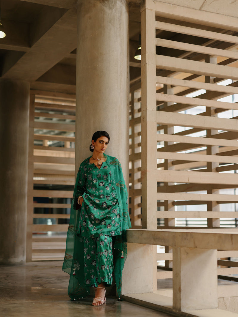 EMERLAND GREEN  SHORT KURTA WITH PANT AND DUPATTA  - SET OF 3
