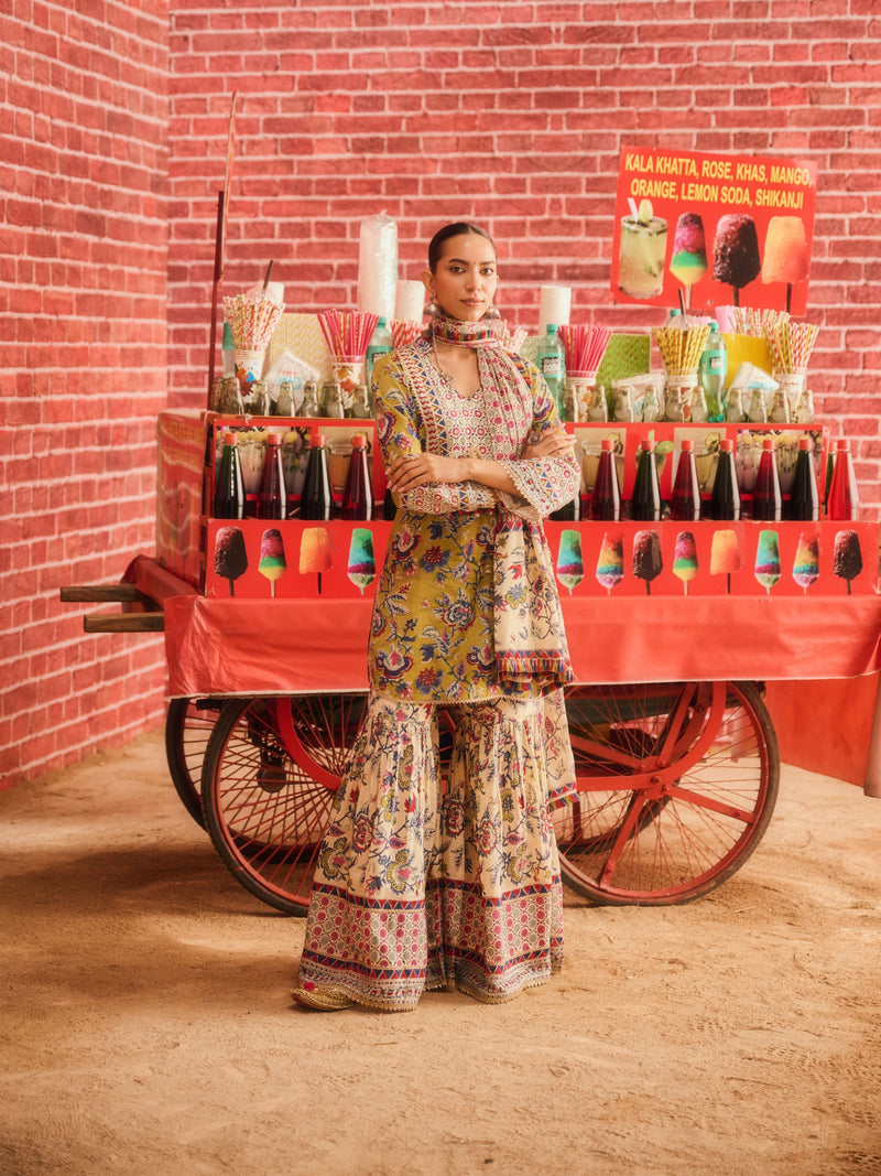 GUL MEHER SHORT ROUNDED GHERA KURTA WITH GHARARA AND DUPATTA (SET OF 3)