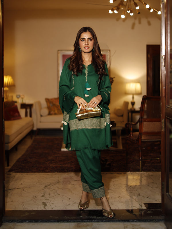 GREEN AND OFFWHITE FRONT TIE-UP SHORT KURTA WITH SALWAR AND STOLE