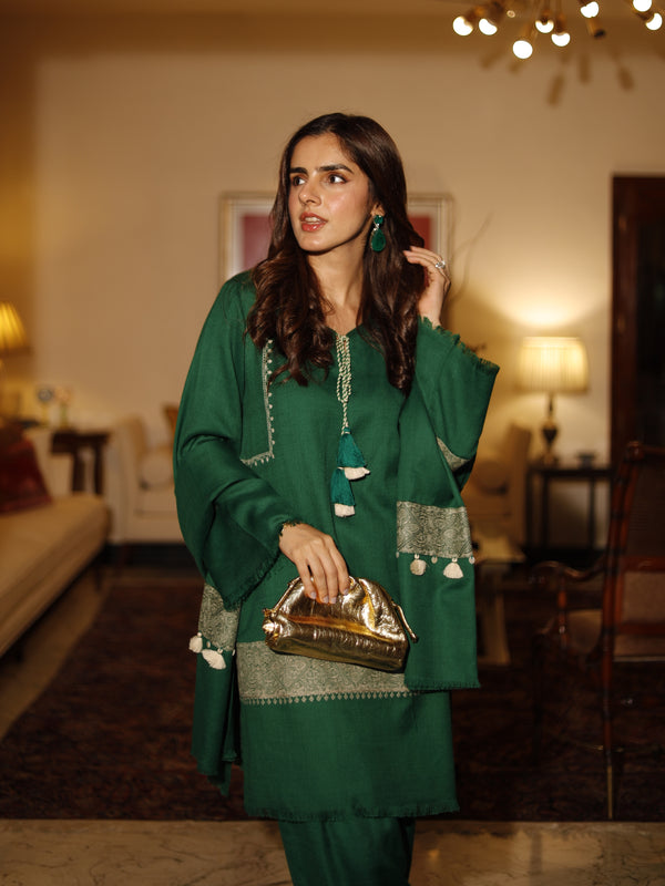 GREEN AND OFFWHITE FRONT TIE-UP SHORT KURTA WITH SALWAR AND STOLE