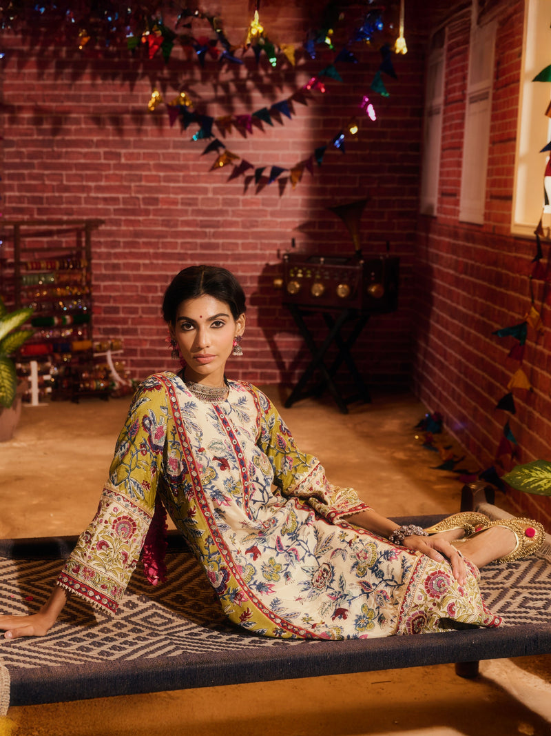 GUL MEHAR  PANELLED STRAIGHT LONG KURTA WITH PANT AND DUPATTA (SET OF 3)