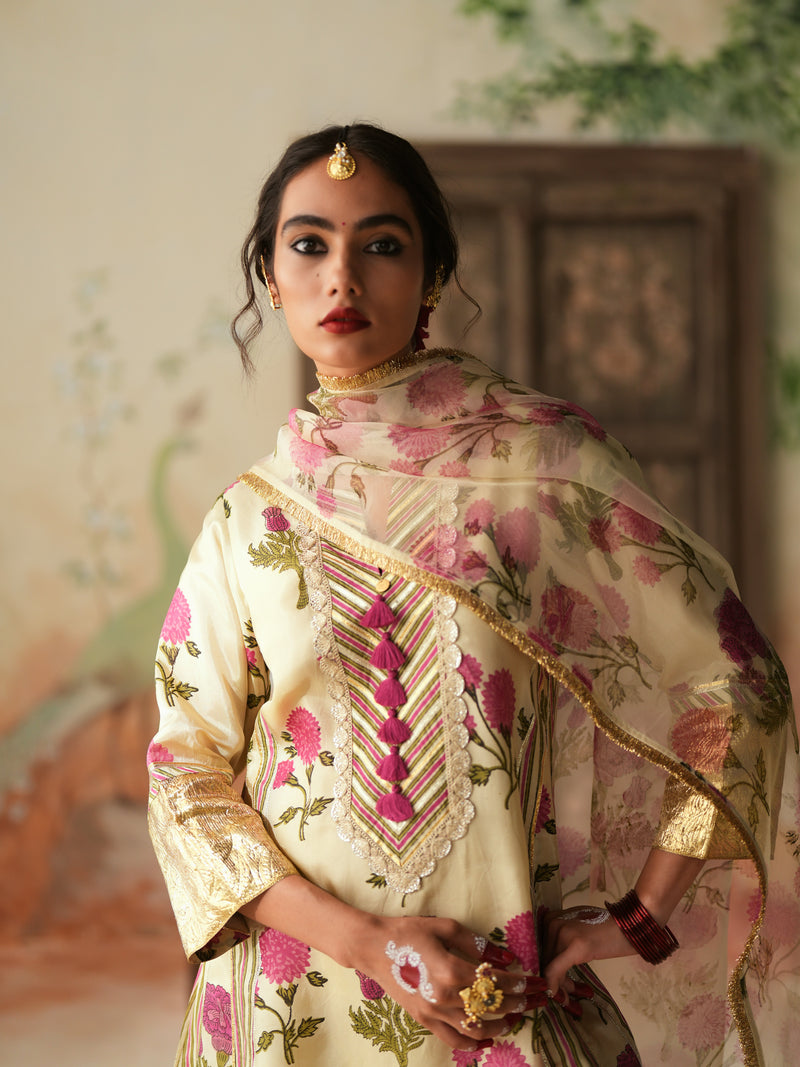 RANI PINK GENDA PHOOL SHORT KALIDAAR KURTA WITH GHARARA AND DUPATTA (SET OF 3)