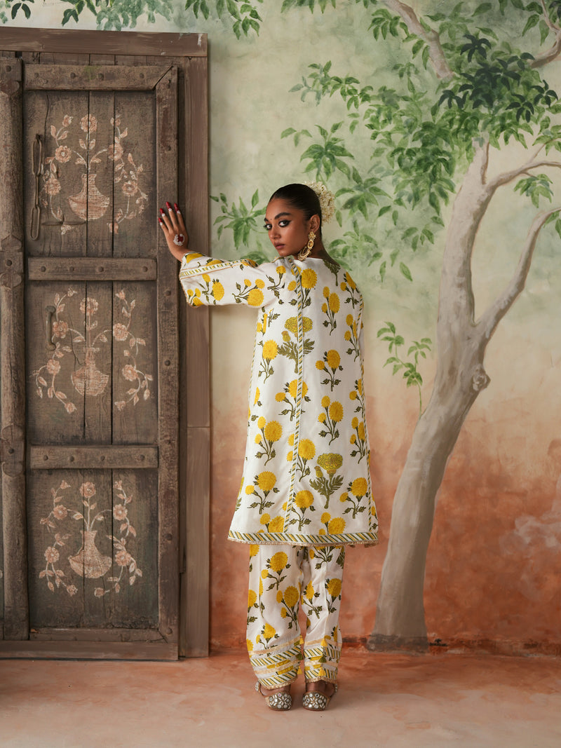YELLOW GENDA PHOOL V-NECK SHORT KURTA WITH SALWAR AND DUPATTA (SET OF 3)