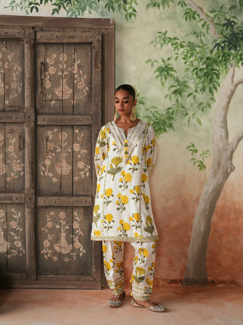 YELLOW GENDA PHOOL V-NECK SHORT KURTA WITH SALWAR AND DUPATTA (SET OF 3)