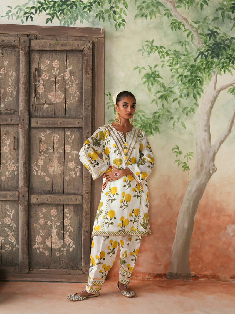 YELLOW GENDA PHOOL V-NECK SHORT KURTA WITH SALWAR AND DUPATTA (SET OF 3)