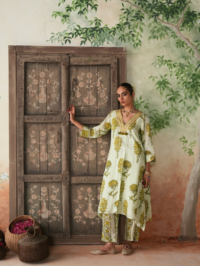 GREEN GULBOOTA V-NECK BOX PLEATED KURTA WITH PANT AND DUPATTA (SET OF 3)