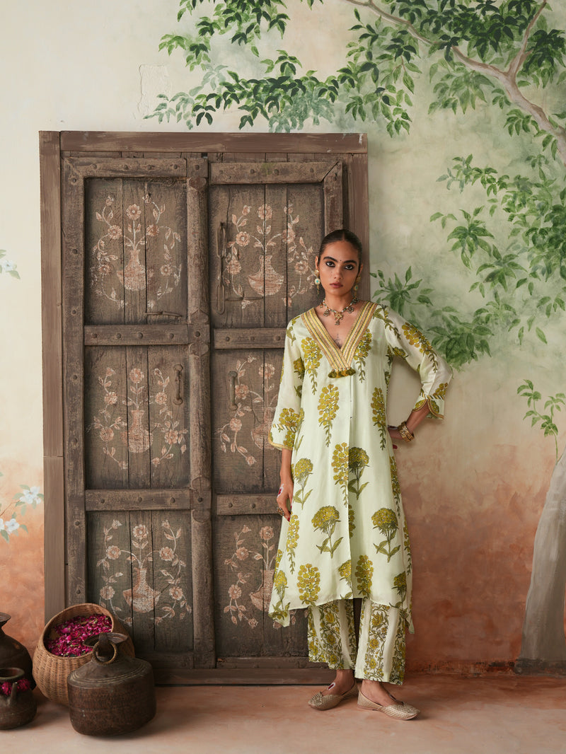 GREEN GULBOOTA V-NECK BOX PLEATED KURTA WITH PANT AND DUPATTA (SET OF 3)