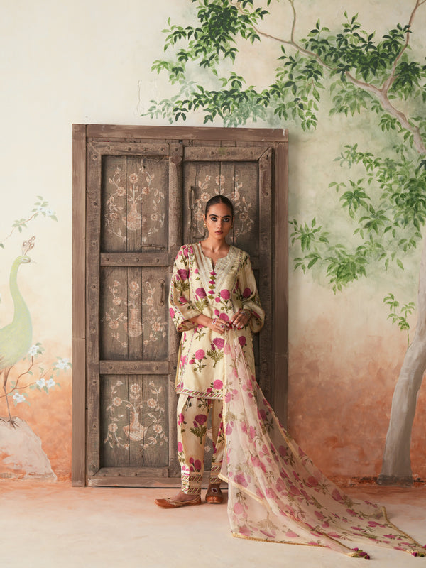 RANI PINK GENDA PHOOL V-NECK SHORT KURTA WITH SALWAR AND DUPATTA (SET OF 3)