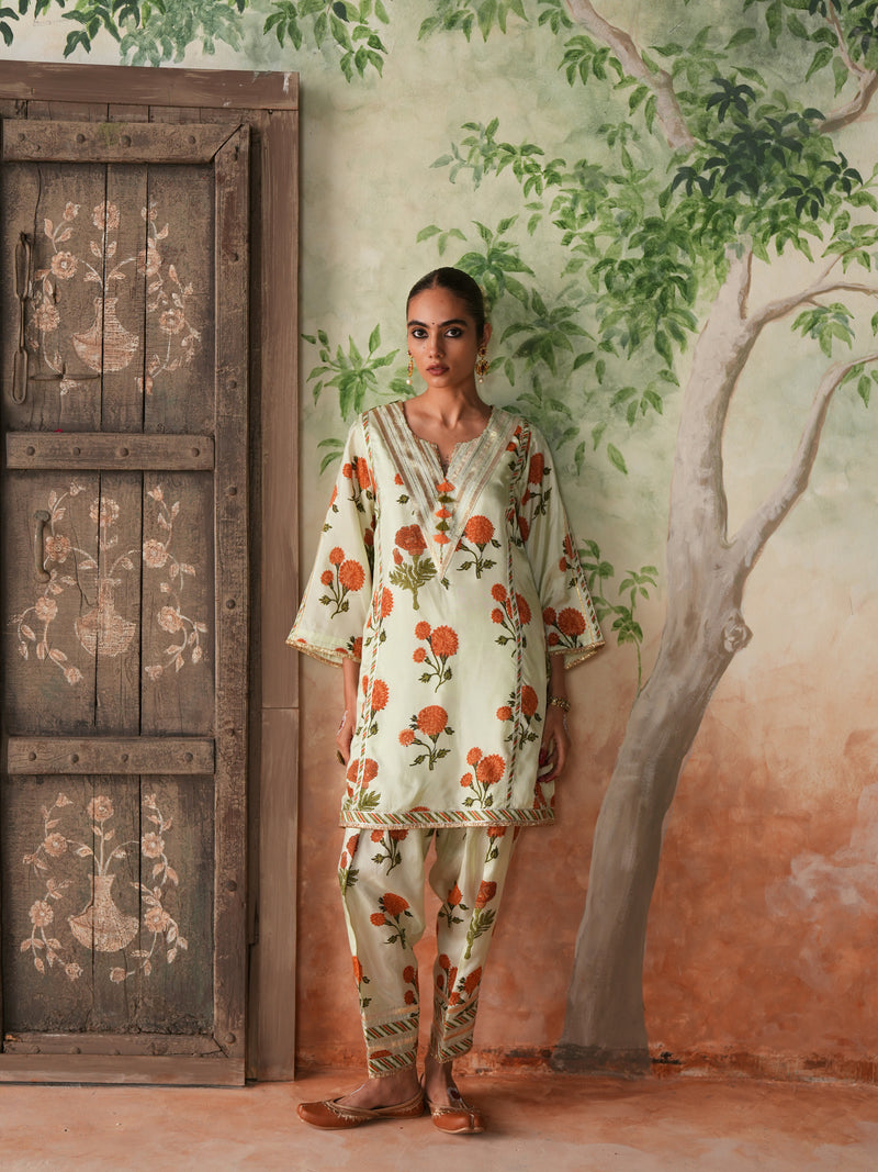 ORANGE GENDA PHOOL V-NECK SHORT KURTA WITH SALWAR AND DUPATTA (SET OF 3)