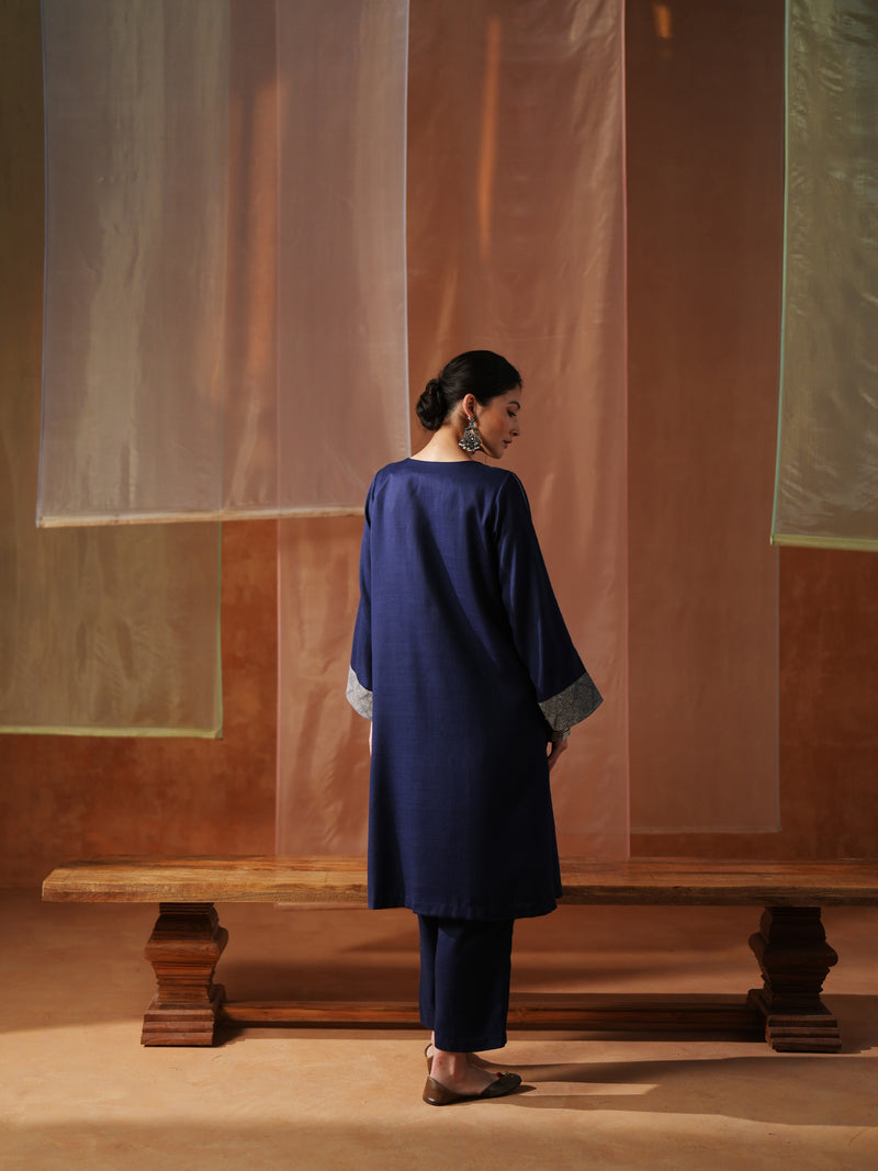 NAVY BLUE AND OFFWHITE PASHMINA STRAIGHT KURTA WITH POCKET,PANT AND STOLE