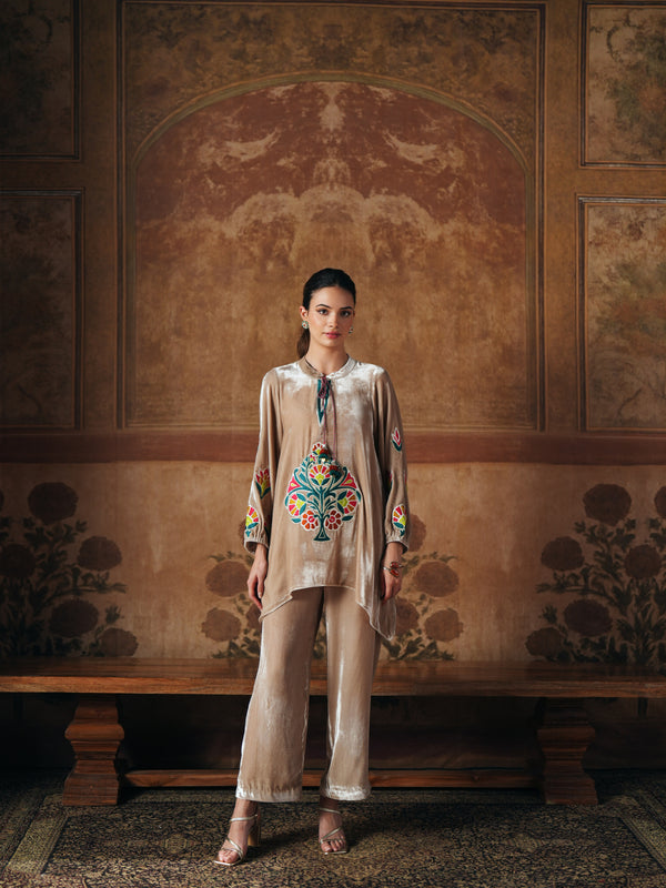 LIGHT SAND FRONT TE-UP SHORT ASYMMETRICAL KURTA WITH PANT