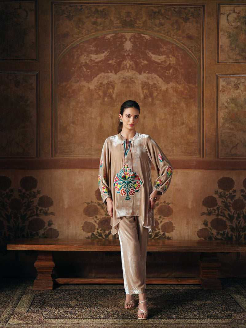 LIGHT SAND FRONT TE-UP SHORT ASYMMETRICAL KURTA WITH PANT