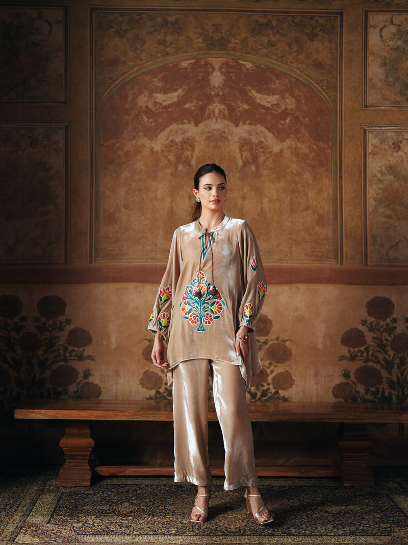 LIGHT SAND FRONT TE-UP SHORT ASYMMETRICAL KURTA WITH PANT