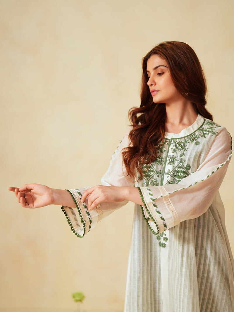 GREEN AND OFF-WHITE EASY FIT BOX-PLEATED KURTA WITH PANT