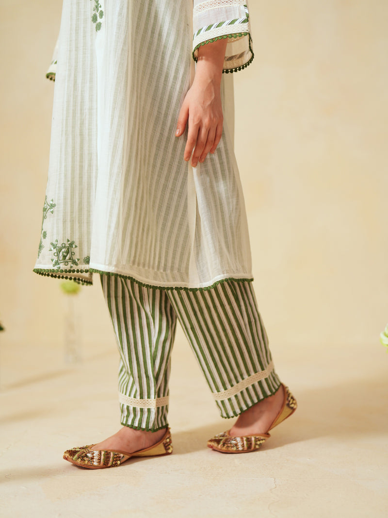 GREEN AND OFF-WHITE EASY FIT BOX-PLEATED KURTA WITH PANT