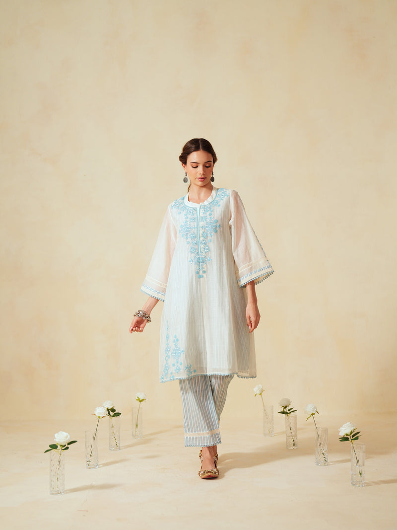 SKY BLUE AND OFF-WHITE EASY FIT BOX-PLEATED KURTA WITH PANT
