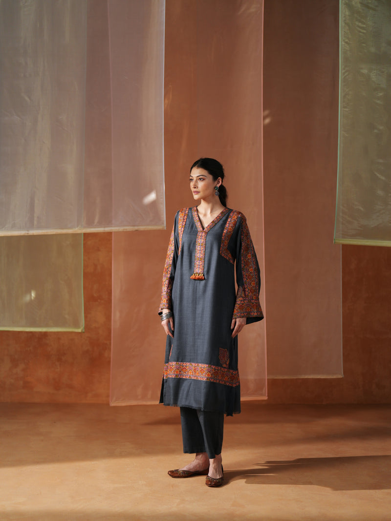 GREY PASHMINA STRAIGHT KURTA WITH PANT AND STOLE