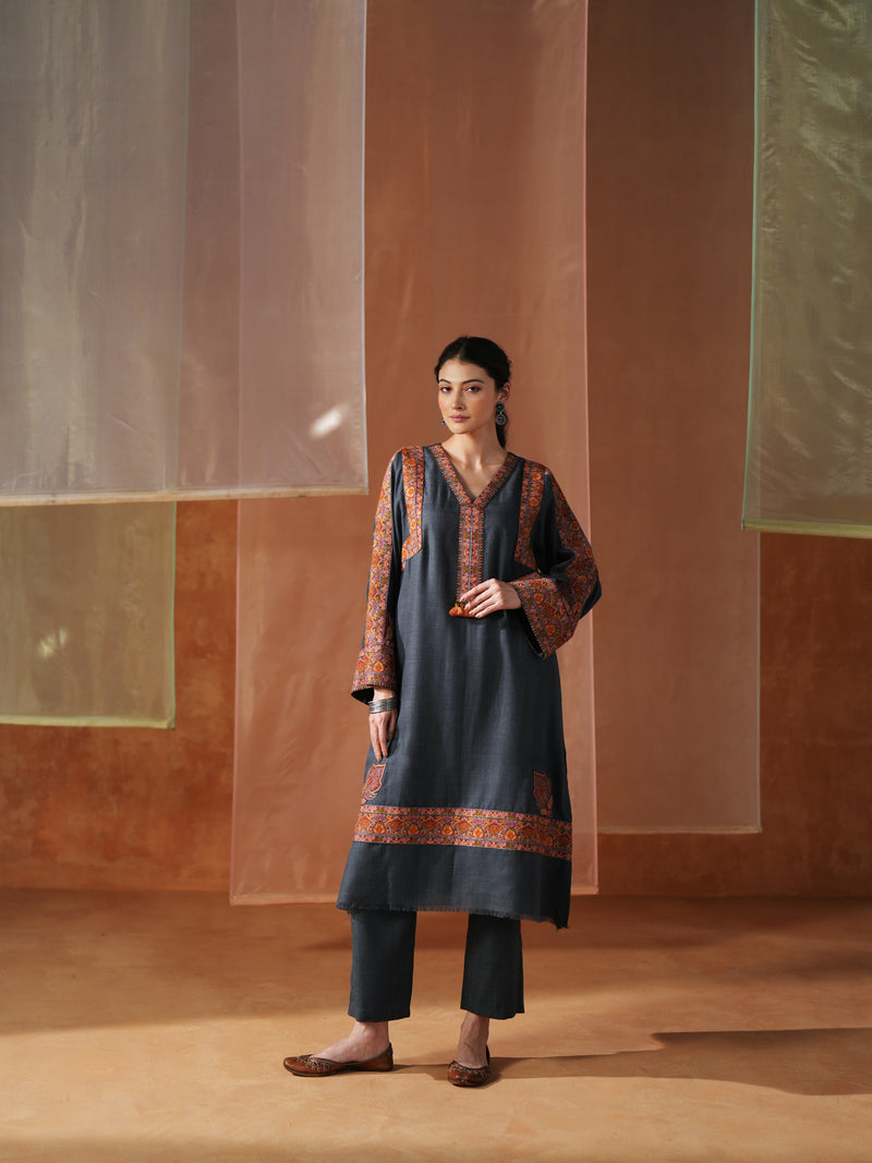 GREY PASHMINA STRAIGHT KURTA WITH PANT AND STOLE