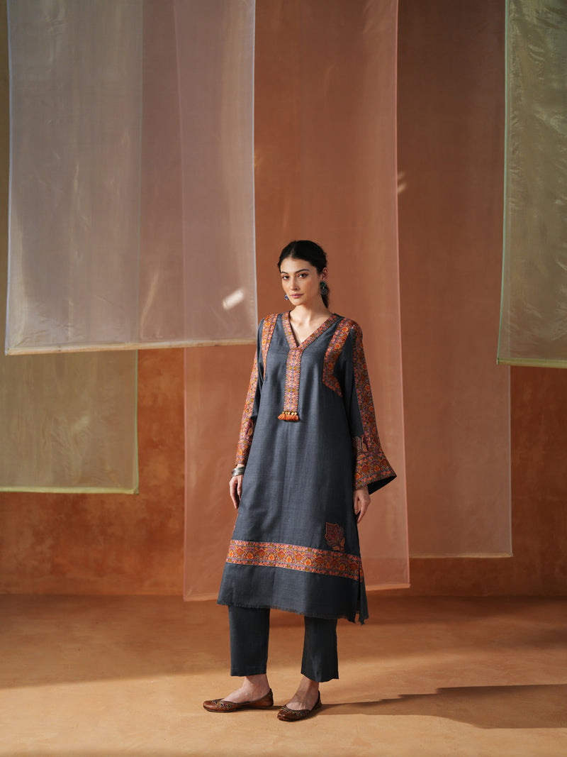 GREY PASHMINA STRAIGHT KURTA WITH PANT AND STOLE