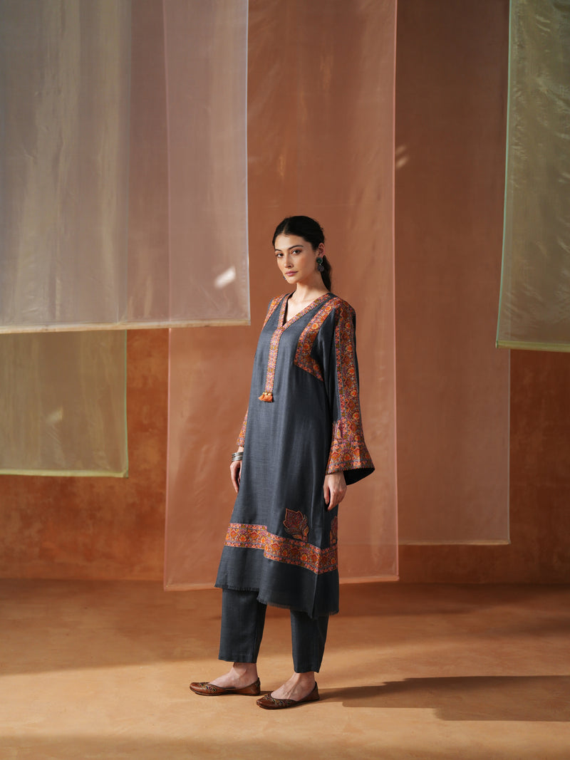 GREY PASHMINA STRAIGHT KURTA WITH PANT AND STOLE