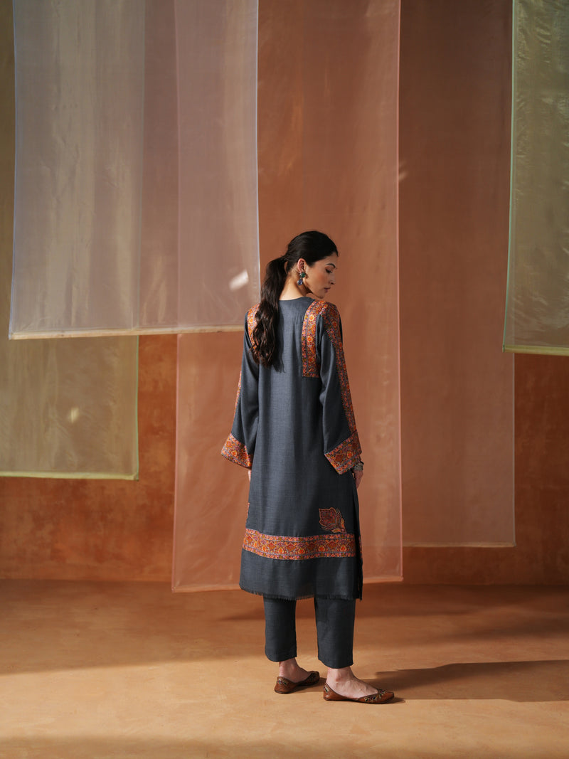 GREY PASHMINA STRAIGHT KURTA WITH PANT AND STOLE