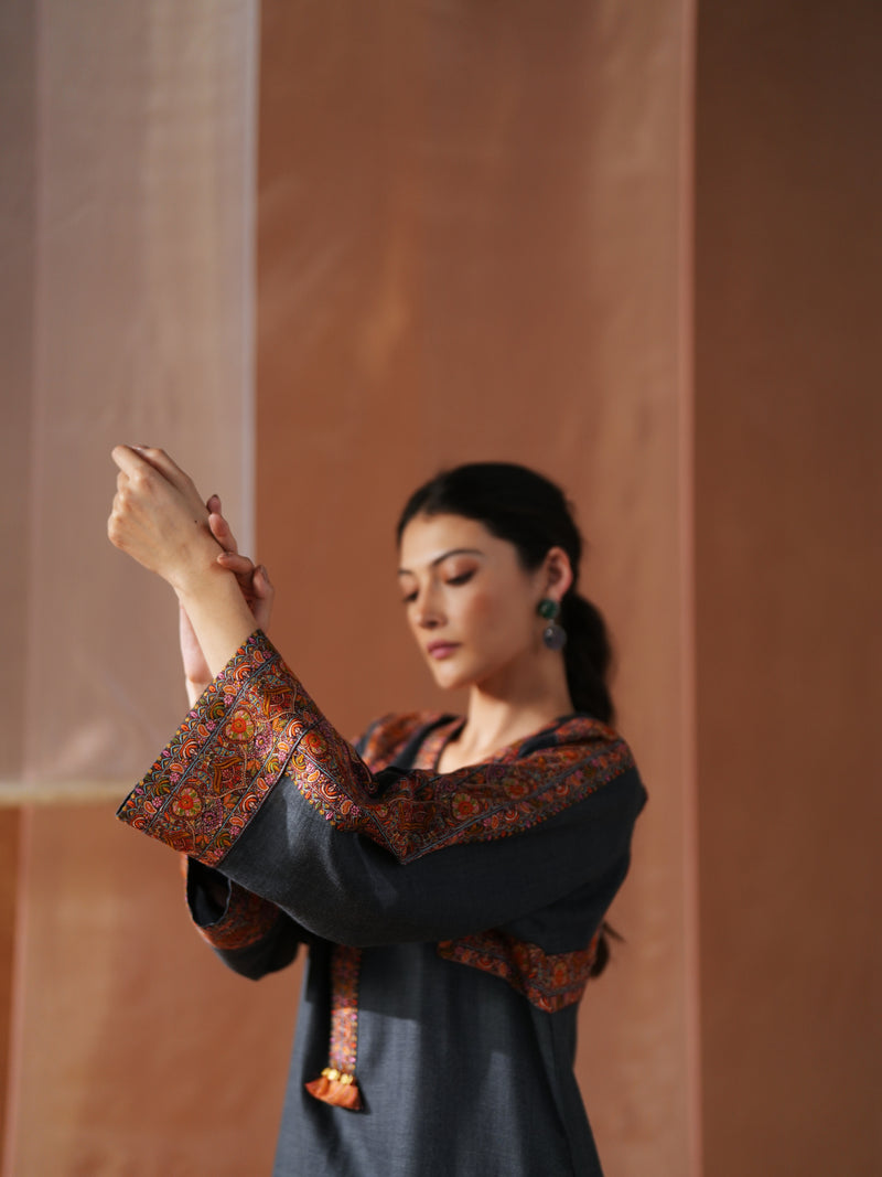 GREY PASHMINA STRAIGHT KURTA WITH PANT AND STOLE