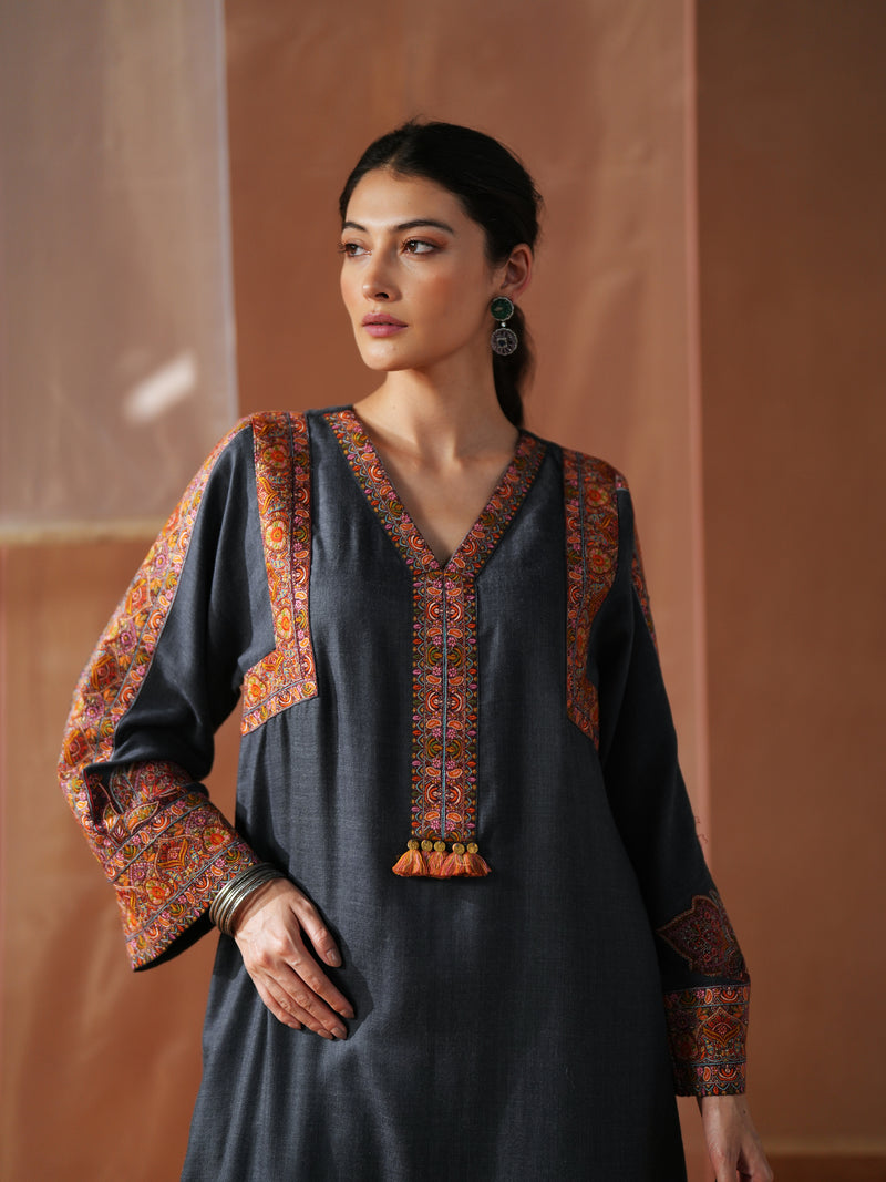 GREY PASHMINA STRAIGHT KURTA WITH PANT AND STOLE