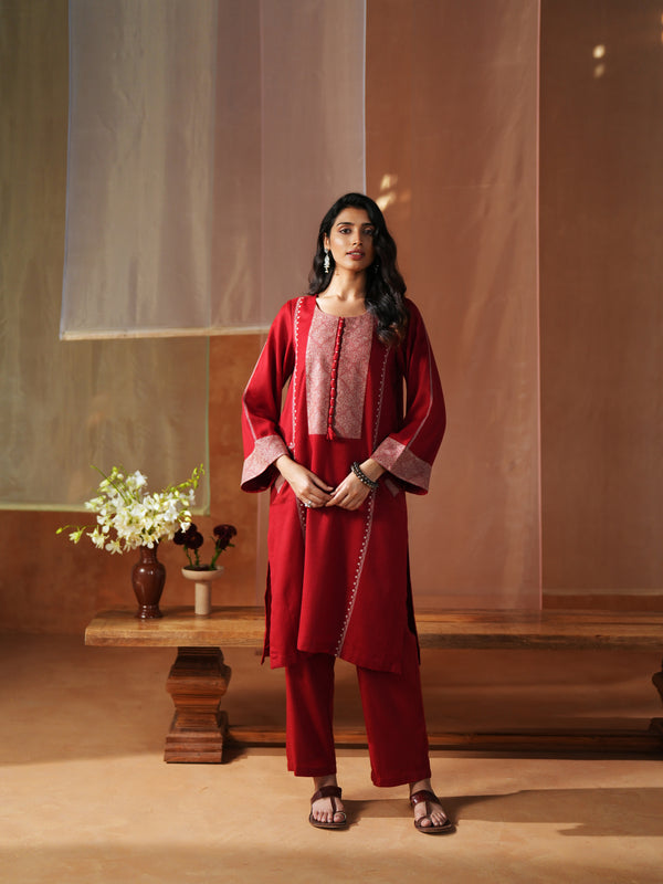 RED AND OFFWHITE PASHMINA STRAIGHT KURTA WITH POCKET,PANT AND STOLE