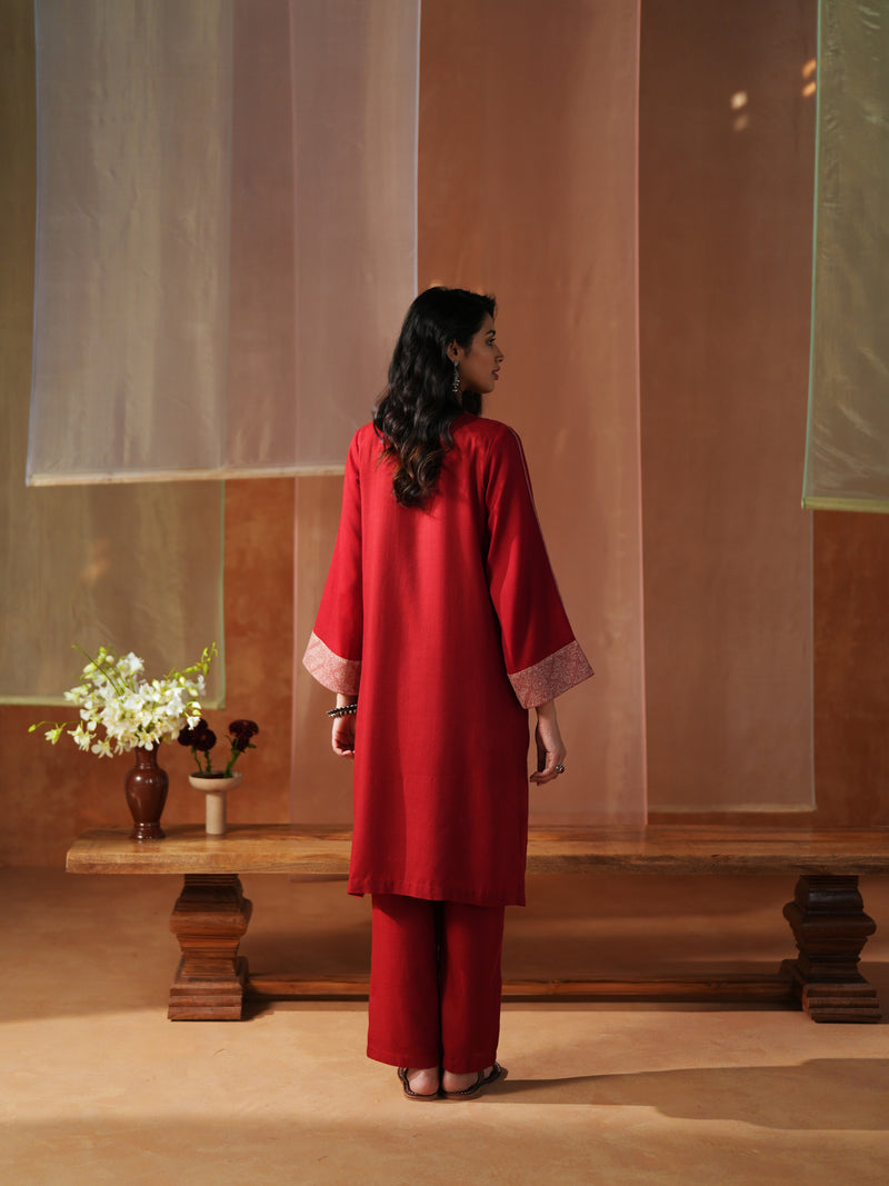 RED AND OFFWHITE PASHMINA STRAIGHT KURTA WITH POCKET,PANT AND STOLE