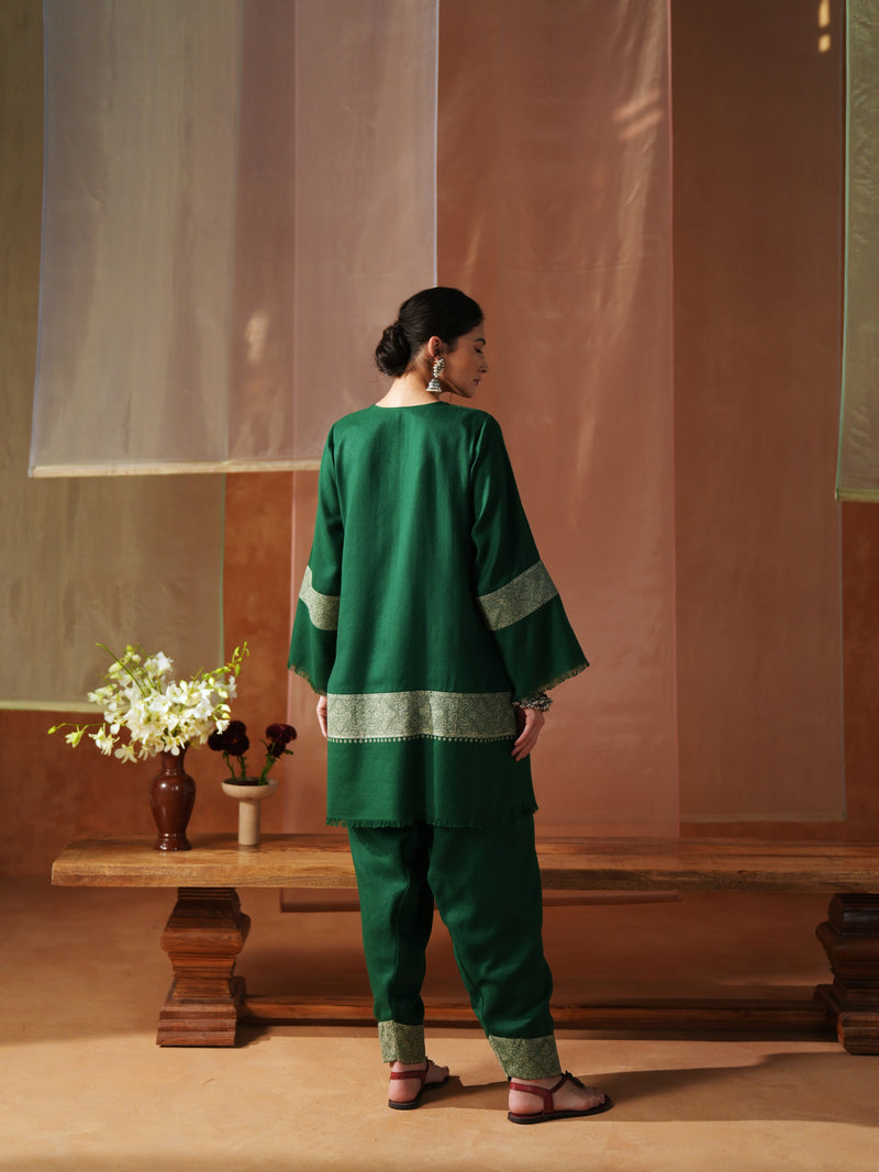 GREEN AND OFFWHITE FRONT TIE-UP SHORT KURTA WITH SALWAR AND STOLE