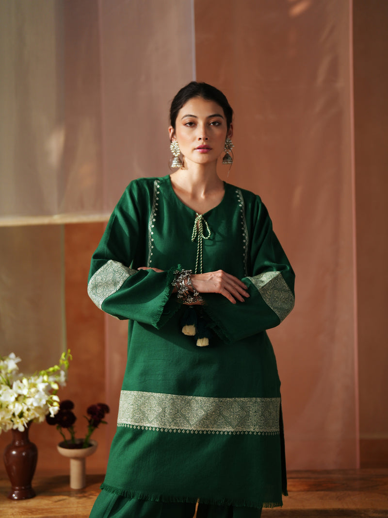 GREEN AND OFFWHITE FRONT TIE-UP SHORT KURTA WITH SALWAR AND STOLE