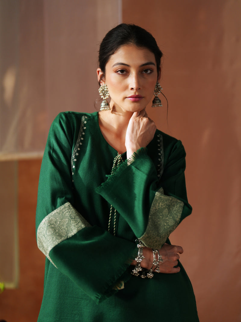GREEN AND OFFWHITE FRONT TIE-UP SHORT KURTA WITH SALWAR AND STOLE