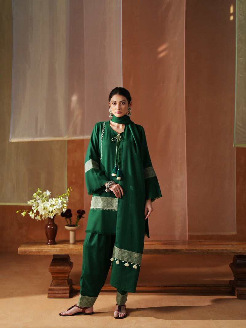 GREEN AND OFFWHITE FRONT TIE-UP SHORT KURTA WITH SALWAR AND STOLE