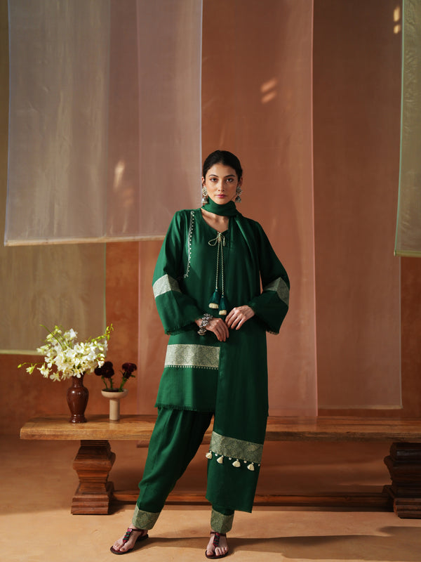GREEN AND OFFWHITE FRONT TIE-UP SHORT KURTA WITH SALWAR AND STOLE