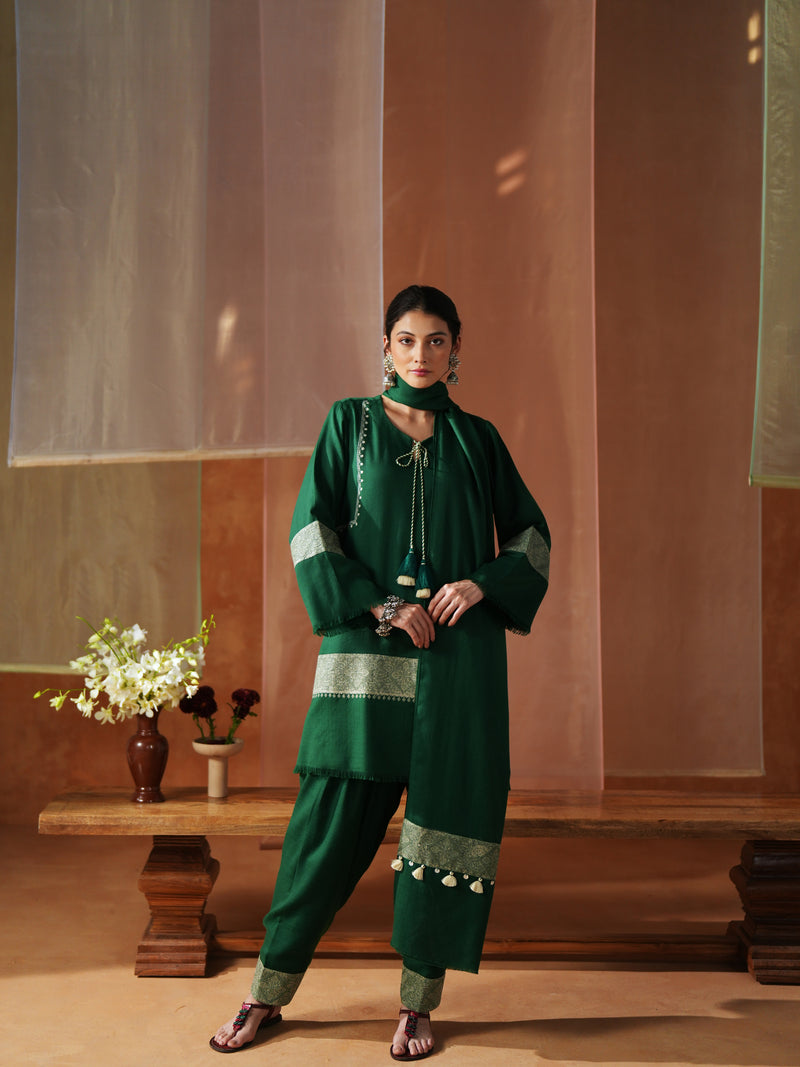 GREEN AND OFFWHITE FRONT TIE-UP SHORT KURTA WITH SALWAR AND STOLE