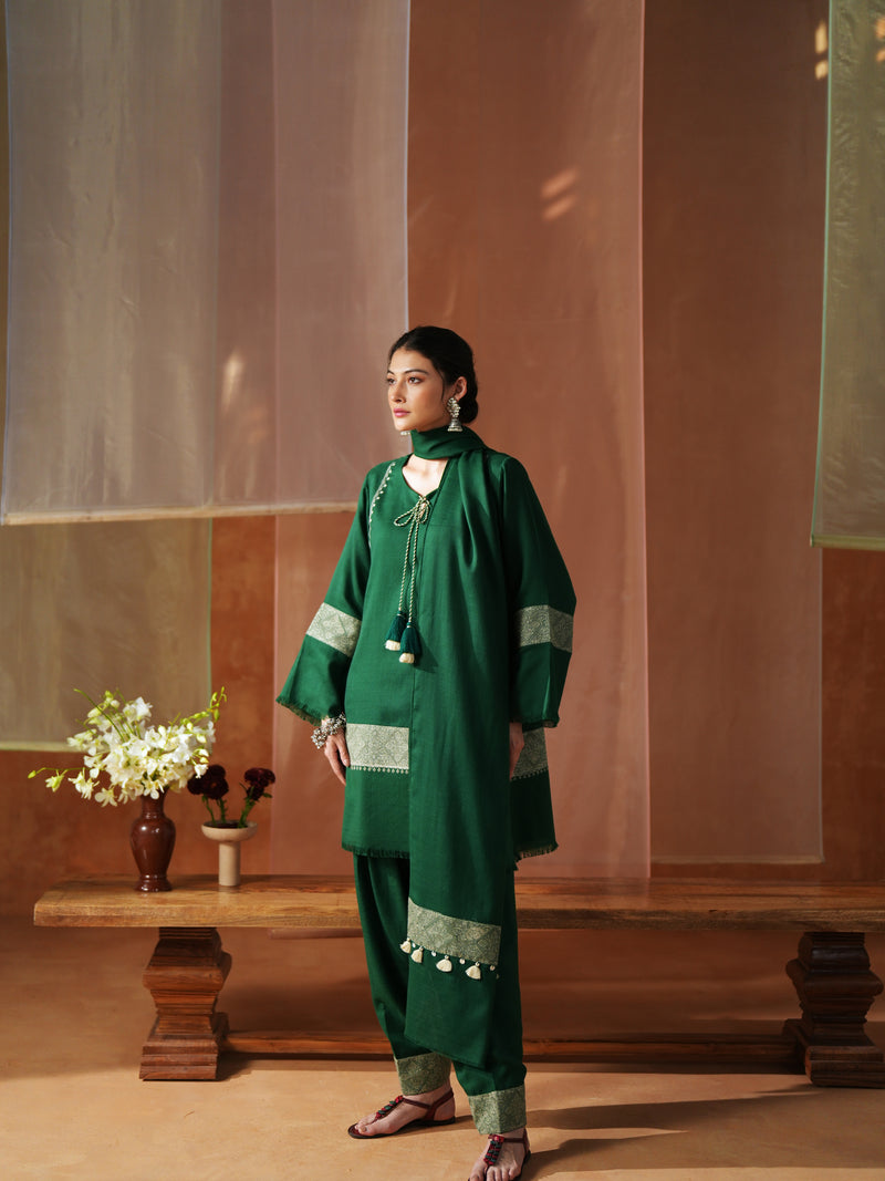 GREEN AND OFFWHITE FRONT TIE-UP SHORT KURTA WITH SALWAR AND STOLE