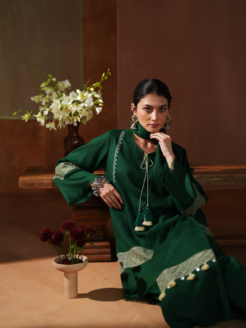 GREEN AND OFFWHITE FRONT TIE-UP SHORT KURTA WITH SALWAR AND STOLE