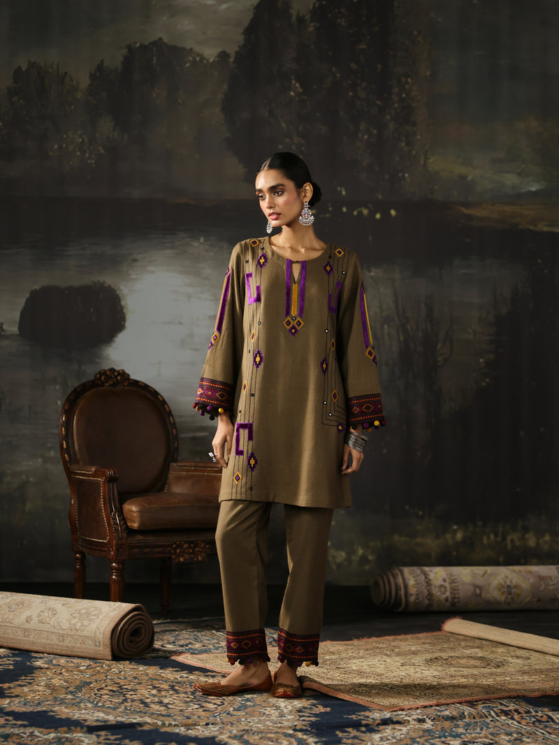 Fawn Pashmina Short Kurta with Pant and Scarf- Set of 3