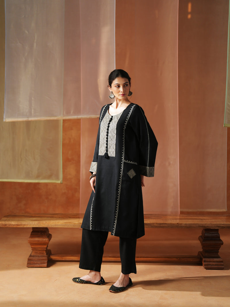 BLACK AND OFWHITE PASHMINA STRAIGHT KURTA WITH POCKET,PANT AND STOLE