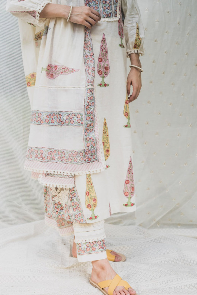 Straight Kurta With Cutwork Paisley Patches And Pants Set