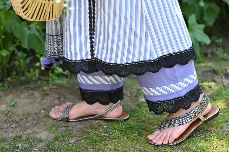 Lavender striped kurta with front slits, pants and dupatta set